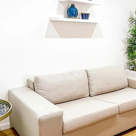 Charming Close To Lx Factory Apartment