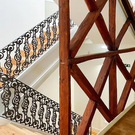 Charming Close To Lx Factory Apartment *