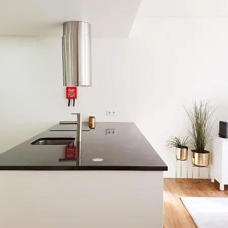 Apartment Charming Close To Lx Factory Lissabon