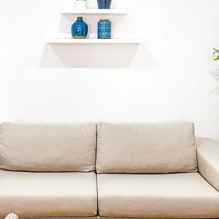 Charming Close To Lx Factory Apartment *