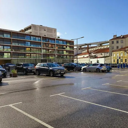 Charming Close To Lx Factory Apartment *