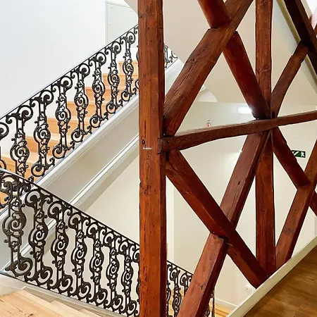 Charming Close To Lx Factory Apartment