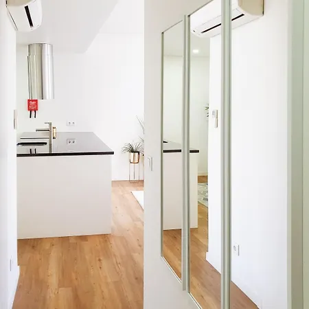 Apartment Charming Close To Lx Factory *