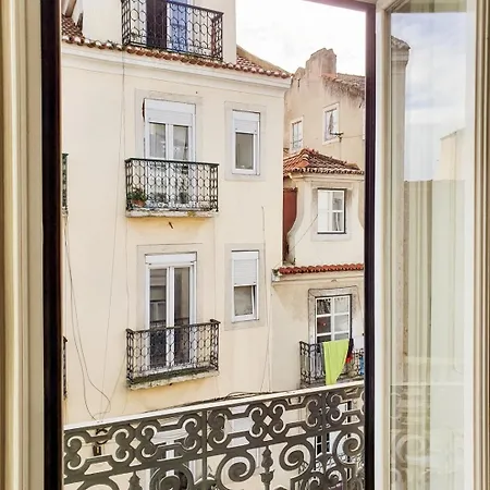 Apartment Charming Close To Lx Factory Lisbon